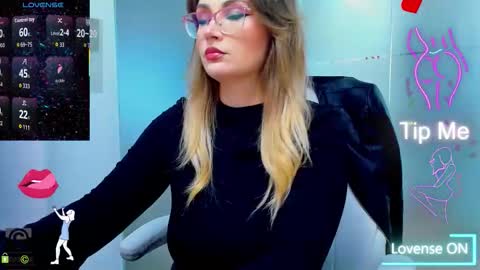 Snapshot of evelyne_rose chatting on September 22, 5:09 am evelyne_rose online show from September 22, 5:09 am