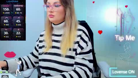 Snapshot of evelyne_rose chatting on October 8, 5:27 am evelyne_rose online show from October 8, 5:27 am