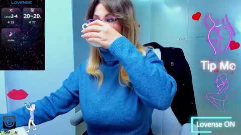 Snapshot of evelyne_rose chatting on October 11, 4:44 am evelyne_rose online show from October 11, 4:44 am