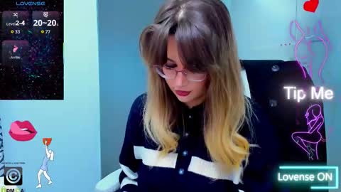 Snapshot of evelyne_rose chatting on October 21, 5:08 am evelyne_rose online show from October 21, 5:08 am