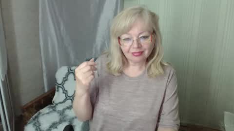 Snapshot of evelynloveshy chatting on April 28, 7:08 pm BarbaraBlondy online show from April 28, 7:08 pm