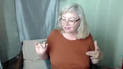 Snapshot of evelynloveshy chatting on May 23, 8:13 pm BarbaraBlondy online show from May 23, 8:13 pm