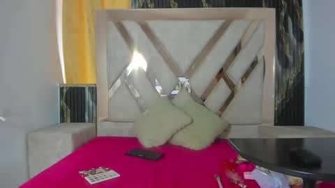 Snapshot of evelynmoore__ chatting on January 8, 7:05 pm EvelynMoore online show from January 8, 7:05 pm