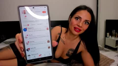Snapshot of evelynneshawn chatting on April 24, 11:07 pm Evelyne online show from April 24, 11:07 pm