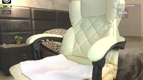 Snapshot of everoses chatting on November 22, 9:14 pm Eve Rose online show from November 22, 9:14 pm