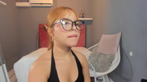 Snapshot of everyh chatting on October 9, 8:07 pm Sophia online show from October 9, 8:07 pm