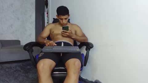 luis online show from November 24, 7:57 pm