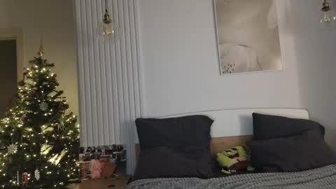 evi_woow online show from December 13, 9:20 pm