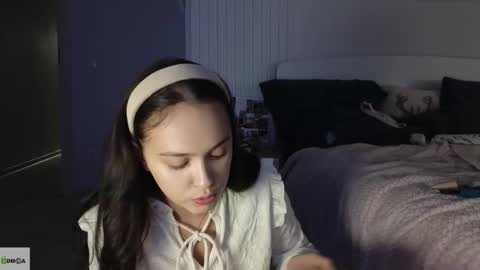 evi_woow online show from February 7, 9:40 pm