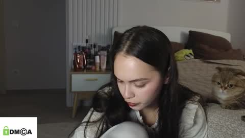 evi_woow online show from March 7, 8:50 pm