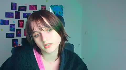 Evie online show from December 22, 10:07 pm