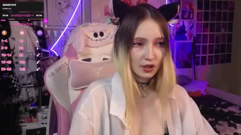 Evie online show from March 12, 7:59 pm