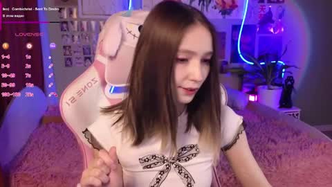 Snapshot of evie_rosen chatting on May 11, 4:04 pm Evie online show from May 11, 4:04 pm