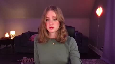 Evie3 online show from December 17, 7:18 am