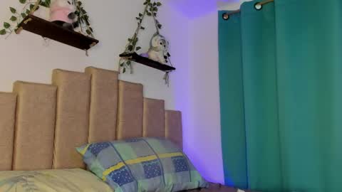 Snapshot of evieh1_ chatting on May 21, 3:08 pm Ivi Alejandra online show from May 21, 3:08 pm