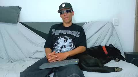 Snapshot of evil_boss1 chatting on April 20, 1:41 am evil_boss1 online show from April 20, 1:41 am