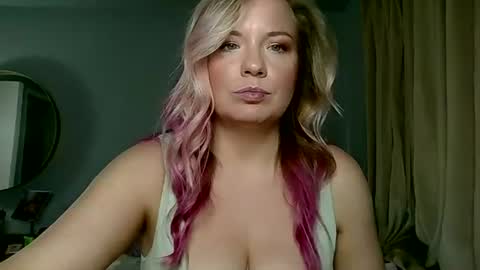 Snapshot of evilkitty_23 chatting on July 4, 8:15 pm evilkitty_23 online show from July 4, 8:15 pm