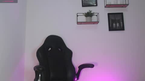 Sofia and David online show from April 28, 9:53 pm