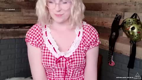 Snapshot of evilvillainess chatting on May 24, 12:10 pm Vesper - online show from May 24, 12:10 pm