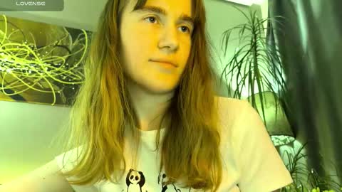 Snapshot of evona_ chatting on February 17, 9:32 pm Kleya online show from February 17, 9:32 pm