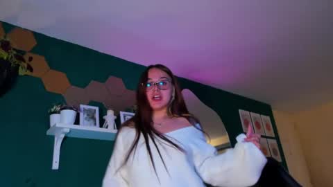 Snapshot of evy_orange1 chatting on April 24, 12:24 am EVY online show from April 24, 12:24 am