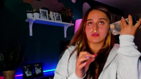 Snapshot of evy_orange1 chatting on April 29, 12:37 am EVY online show from April 29, 12:37 am