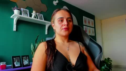 Snapshot of evy_orange1 chatting on May 8, 4:34 pm EVY online show from May 8, 4:34 pm