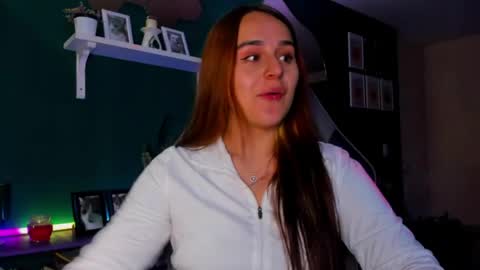 Snapshot of evy_orange1 chatting on May 13, 12:19 am EVY online show from May 13, 12:19 am