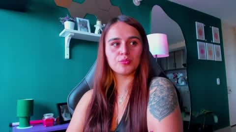 Snapshot of evy_orange1 chatting on May 15, 6:26 pm EVY online show from May 15, 6:26 pm