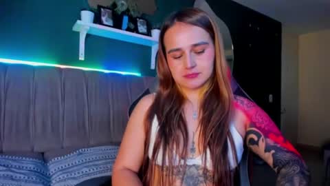 Snapshot of evy_orange1 chatting on July 22, 1:19 am EVY online show from July 22, 1:19 am