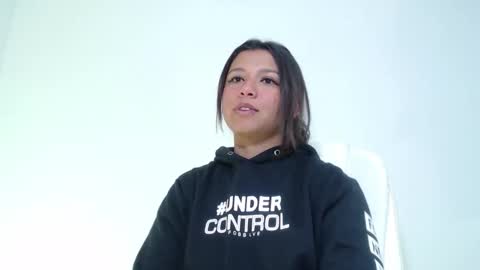 Im Evy online show from February 1, 7:40 am