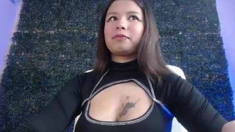 Snapshot of evybubbles_ chatting on April 21, 5:28 pm Im Evy online show from April 21, 5:28 pm