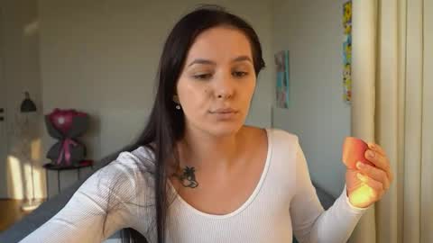 ewelynscott online show from November 10, 12:15 pm