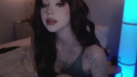 Snapshot of ex_angel chatting on February 18, 4:37 am Alyson online show from February 18, 4:37 am