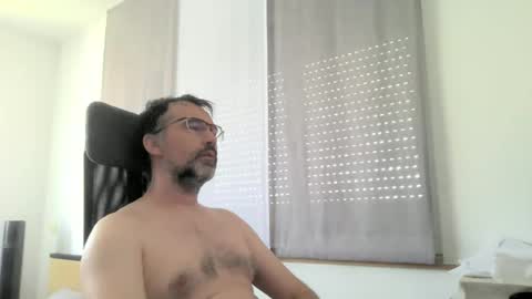 Snapshot of exhibit77 chatting on June 20, 8:06 am exhibit77 online show from June 20, 8:06 am