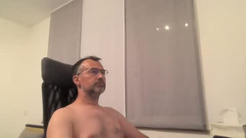 Snapshot of exhibit77 chatting on July 12, 11:18 pm exhibit77 online show from July 12, 11:18 pm
