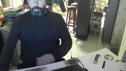 Snapshot of exibdevil chatting on January 13, 8:15 pm Gio online show from January 13, 8:15 pm