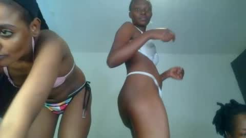 Snapshot of exotic_cutiee chatting on July 24, 2:15 pm exotic_cutiee online show from July 24, 2:15 pm