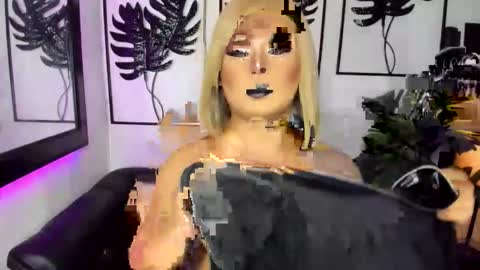 Snapshot of exotic_lindsay chatting on June 2, 5:15 pm Lindsay online show from June 2, 5:15 pm