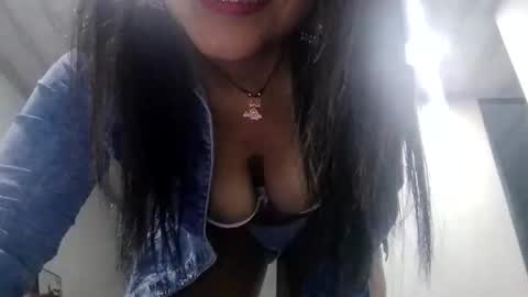 Snapshot of exotic_mia_ chatting on April 7, 3:40 am Mia online show from April 7, 3:40 am