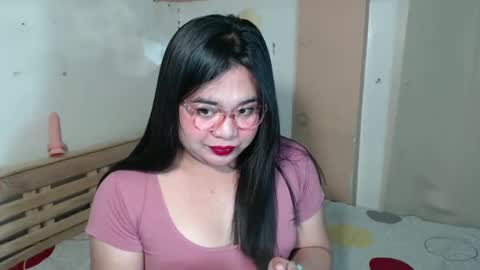 Snapshot of exoticpinayx chatting on December 10, 9:33 am SHANTAL MARIE online show from December 10, 9:33 am