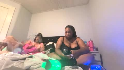 Snapshot of exotiiccmonroe1 chatting on February 21, 5:52 am exotiiccmonroe1 online show from February 21, 5:52 am