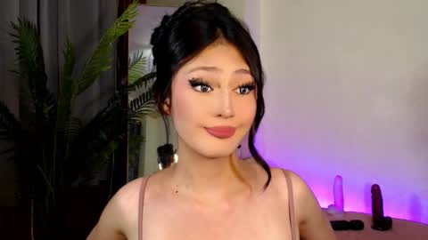 Snapshot of expensive_candyx chatting on December 14, 4:31 pm Candy  online show from December 14, 4:31 pm