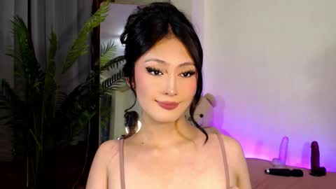 Snapshot of expensive_candyx chatting on December 15, 1:22 pm Candy  online show from December 15, 1:22 pm