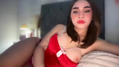 Snapshot of expensivets_chloe chatting on May 3, 1:28 pm chloee online show from May 3, 1:28 pm