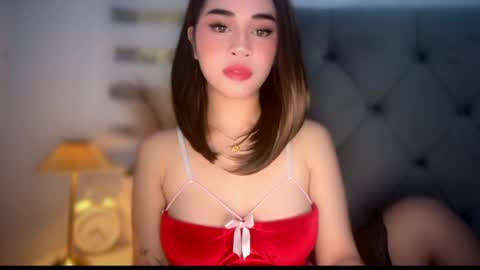 Snapshot of expensivets_chloe chatting on May 17, 3:52 pm chloee online show from May 17, 3:52 pm