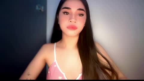 Snapshot of expensivets_chloe chatting on May 18, 8:20 am chloee online show from May 18, 8:20 am