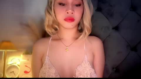 Snapshot of expensivets_chloe chatting on May 25, 10:16 pm chloee online show from May 25, 10:16 pm