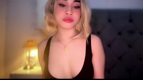 Snapshot of expensivets_chloe chatting on May 26, 10:28 pm chloee online show from May 26, 10:28 pm