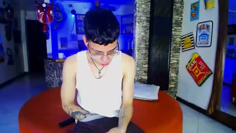 extrangers online show from January 4, 3:07 pm